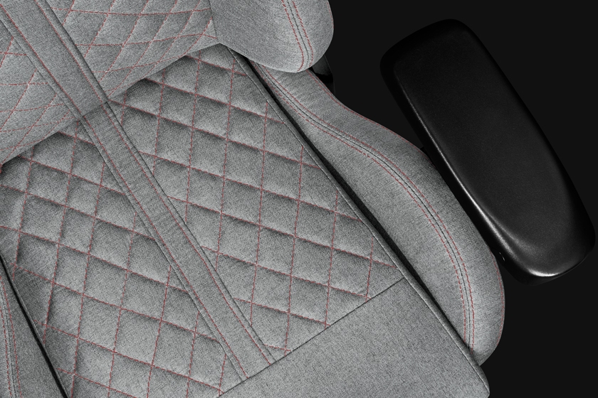 13 YUMISU 2050 Cloud Red perspektywa detal siedzisko